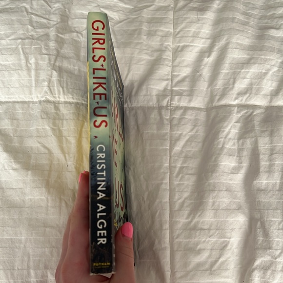 Girls like us by Cristina Alger - Picture 2 of 3